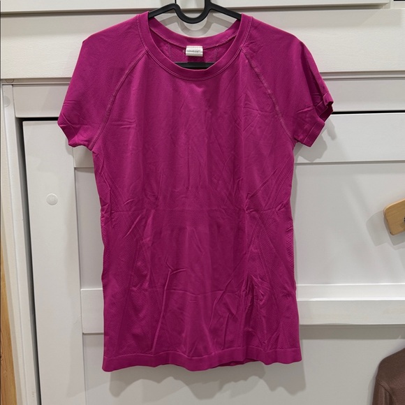 Athleta Tops - Athleta Momentum Seamless Tee size medium